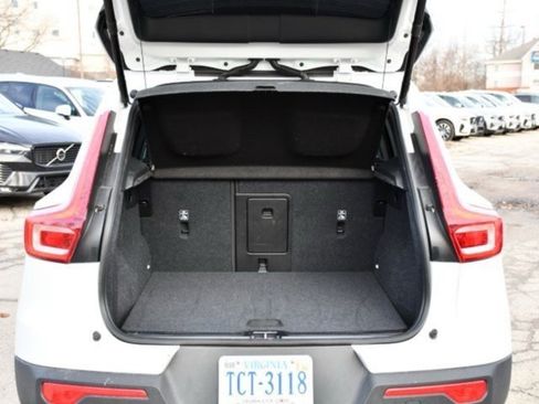 Certified 2025 Volvo XC40 B5 Core image 25