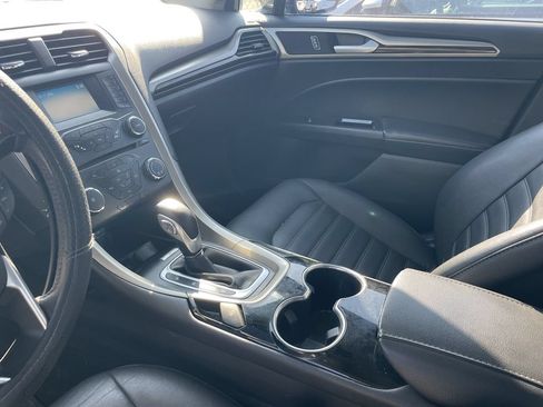 Used 2015 Ford Fusion SE w/ Equipment Group 202A FWD image 9
