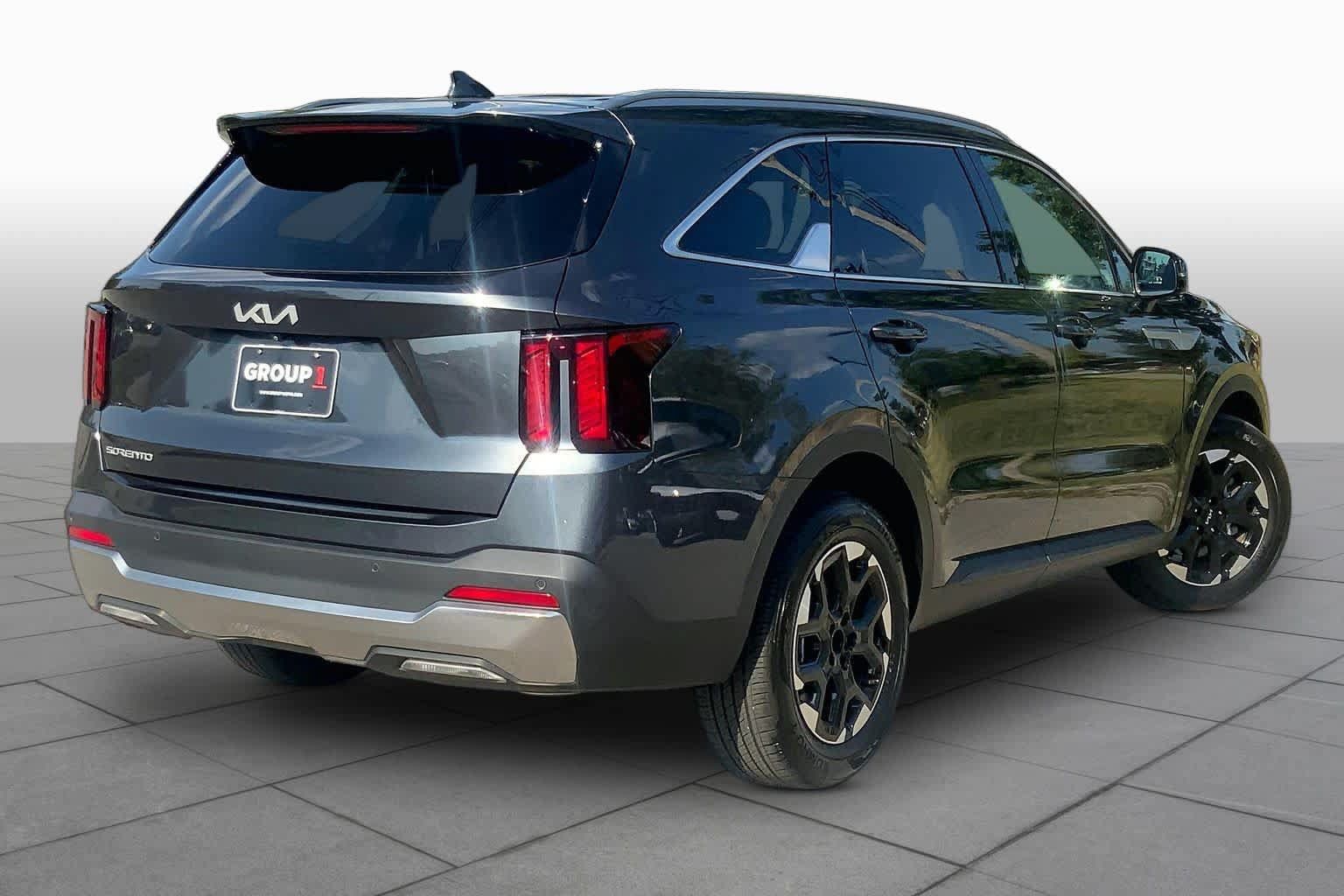 Used 2024 Kia Sorento S FWD image 12