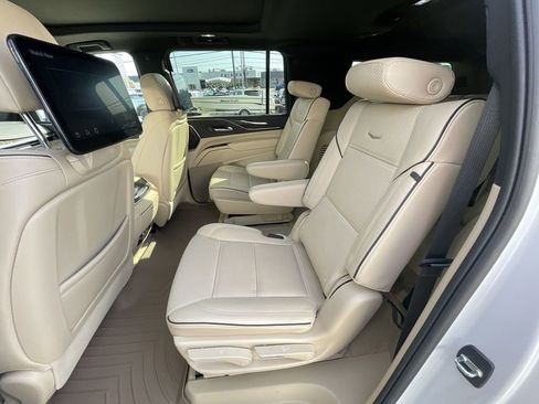 Used 2024 Cadillac Escalade ESV Premium Luxury AWD/4WD image 25