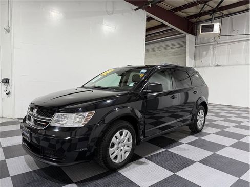 Used 2019 Dodge Journey SE image 9
