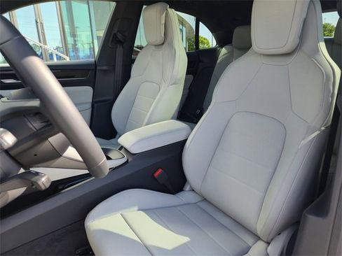 New 2025 Porsche Macan 4 Electric image 5