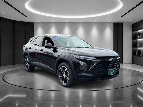 Certified 2024 Chevrolet Trax RS w/ Driver Confidence Package FWD image 2