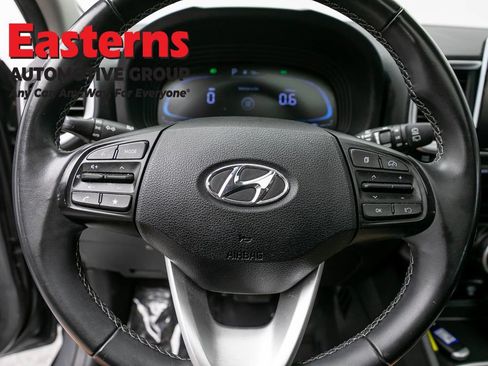 Used 2025 Hyundai Venue SEL FWD image 10