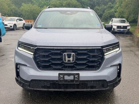 Used 2023 Honda Pilot Sport image 2