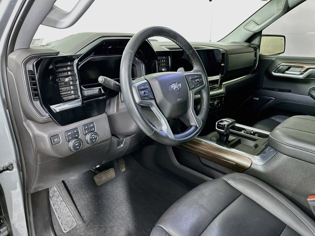 Used 2024 Chevrolet Silverado 1500 LT Trail Boss AWD/4WD image 14