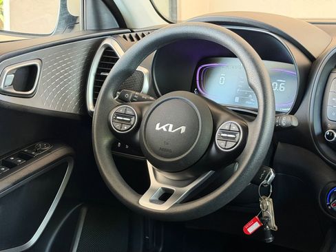 Used 2025 Kia Soul LX w/ LX Technology Package FWD image 29