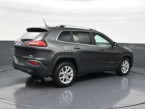 Used 2016 Jeep Cherokee Latitude image 5