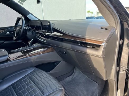 Used 2022 Cadillac Escalade ESV Premium Luxury Platinum image 22