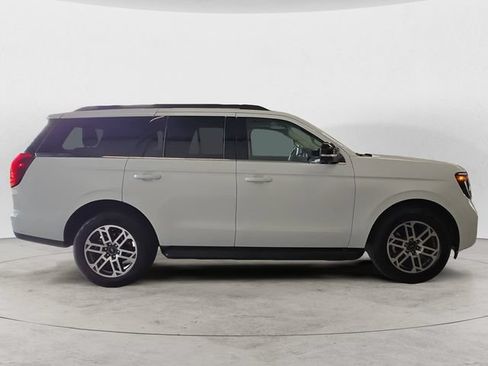 Certified 2025 Ford Expedition Active AWD/4WD image 4