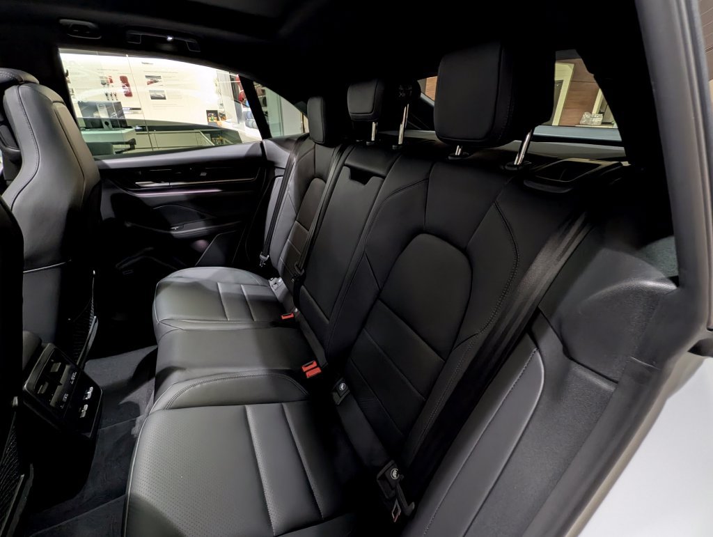 New 2026 Porsche Macan Electric RWD image 23