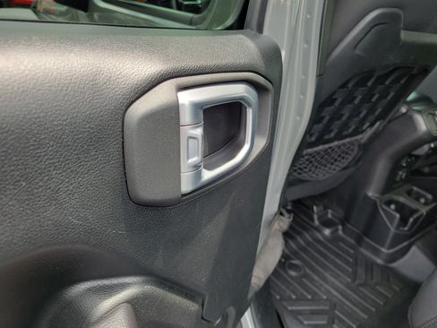 Used 2021 Jeep Gladiator Mojave w/ Cold Weather Group AWD/4WD image 13