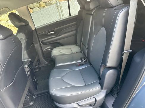 Used 2025 Toyota Grand Highlander AWD image 22
