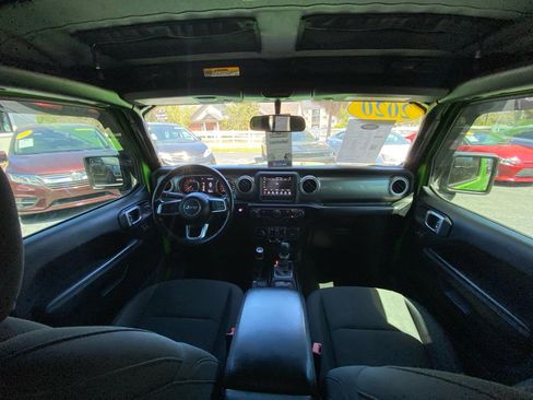 Used 2020 Jeep Wrangler Unlimited Sahara image 14