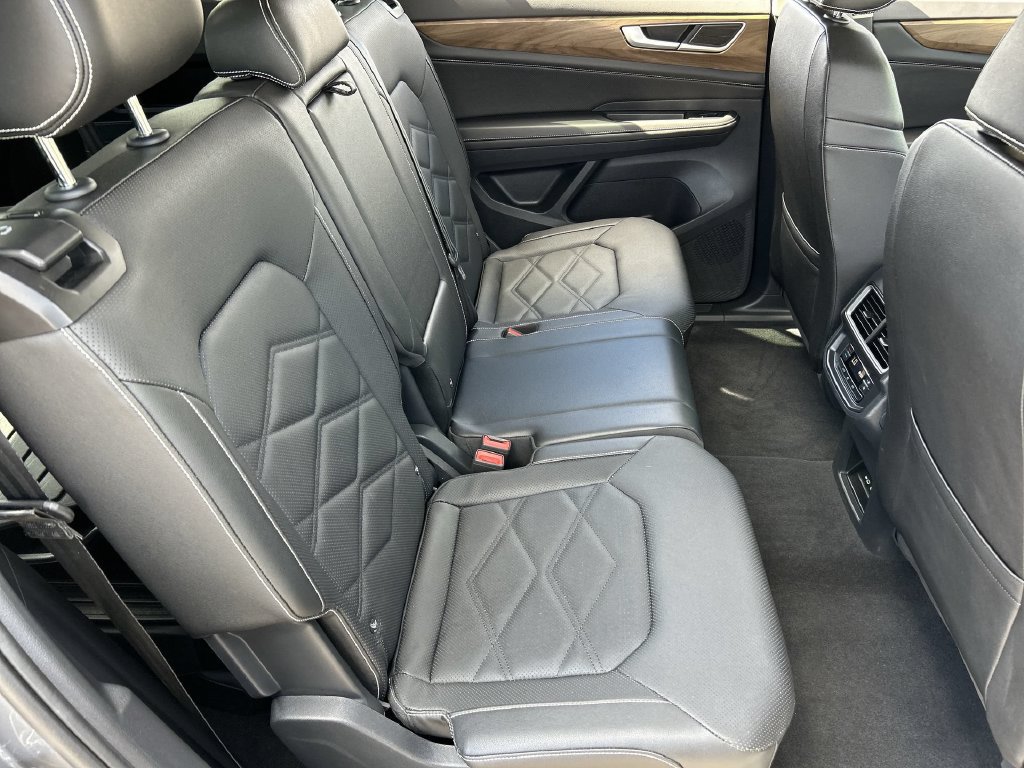 Used 2025 Volkswagen Atlas SE FWD image 25