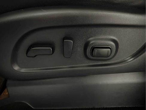 Used 2019 Nissan Titan SL w/ Off-Road Package image 12