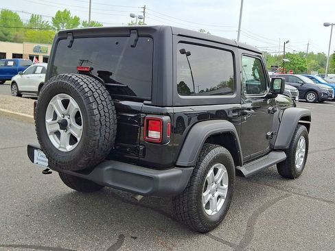 Used 2022 Jeep Wrangler Sport AWD/4WD image 9