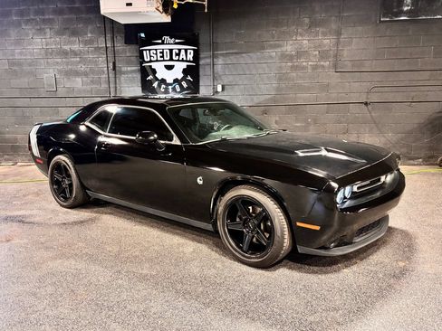 Used 2015 Dodge Challenger SXT RWD image 14