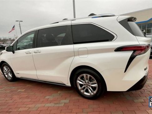 Used 2021 Toyota Sienna Limited image 7