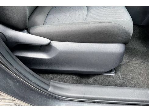 Used 2025 Toyota RAV4 XLE FWD image 50