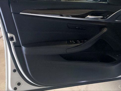 Used 2019 BMW 530i w/ Convenience Package RWD image 19