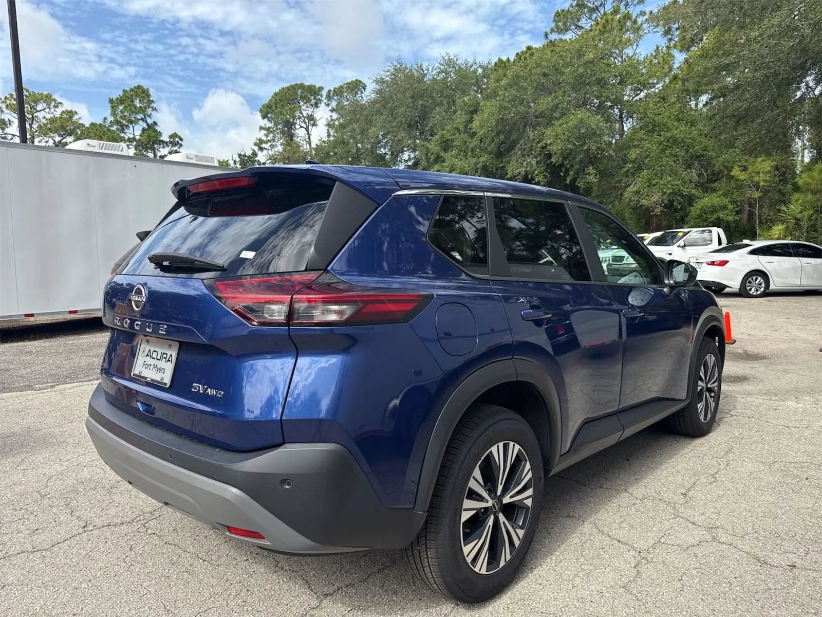Used 2023 Nissan Rogue SV AWD/4WD image 3