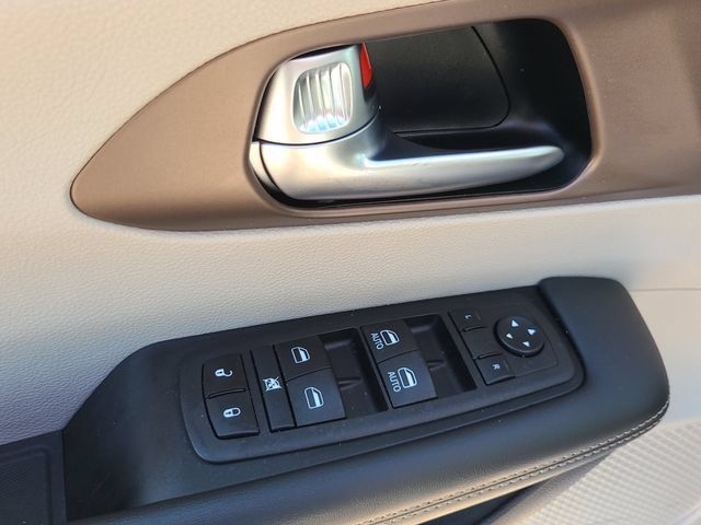 Used 2023 Chrysler Voyager LX FWD image 14