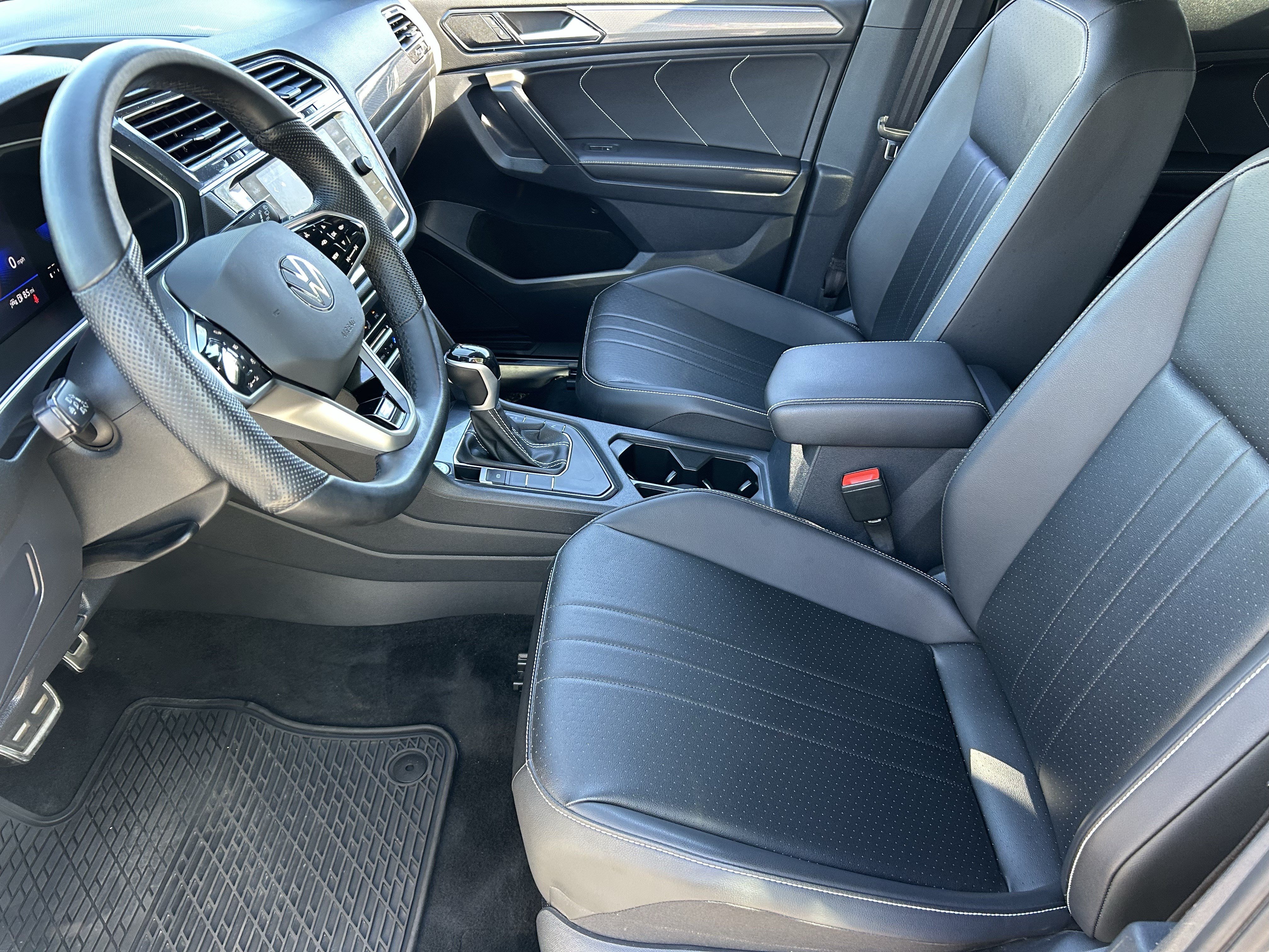 Used 2024 Volkswagen Tiguan SE R-Line FWD image 17