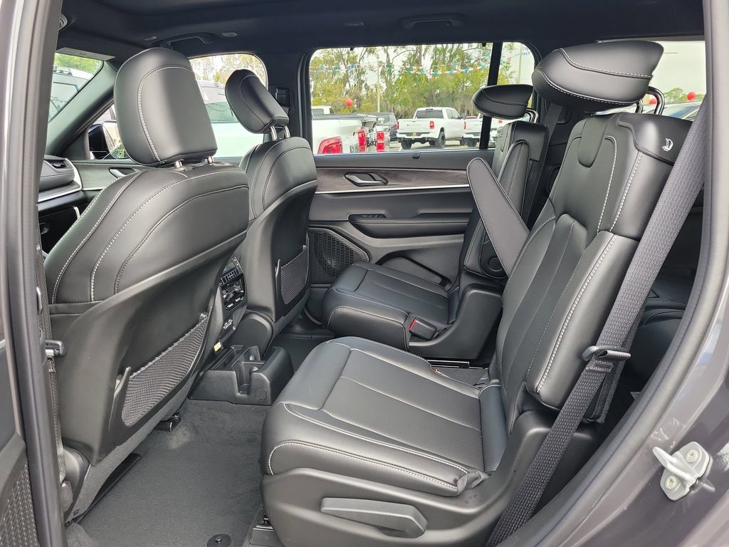 New 2025 Jeep Grand Cherokee L Limited w/ Luxury Tech Group II AWD/4WD image 10