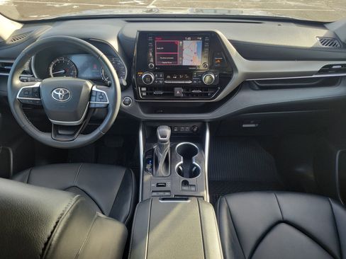 Used 2022 Toyota Highlander XLE image 11