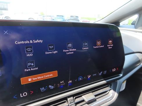 Certified 2025 Chevrolet Equinox EV RS w/ Convenience Package II AWD/4WD image 22