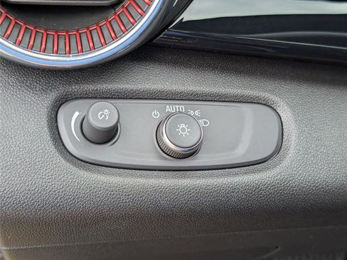 Used 2025 Chevrolet Trax RS w/ Sunroof Package FWD image 20