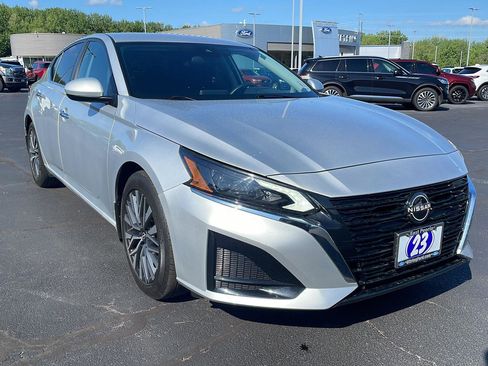 Used 2023 Nissan Altima 2.5 SV FWD image 7