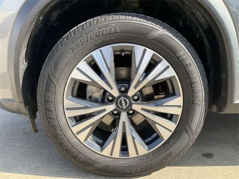 Used 2022 Nissan Rogue SV image 12