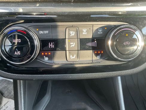 Used 2025 Buick Envista Sport Touring w/ Convenience I Package FWD image 28