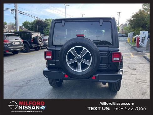 Used 2023 Jeep Wrangler Unlimited Sahara w/ Cold Weather Group AWD/4WD image 4