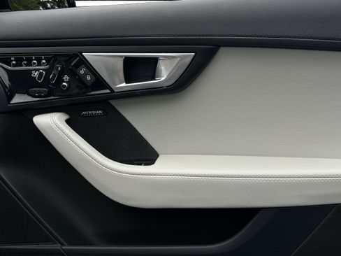 Used 2016 Jaguar F-TYPE Convertible image 74