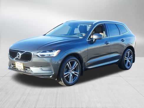 Used 2019 Volvo XC60 T5 Momentum w/ Multimedia Package image 3