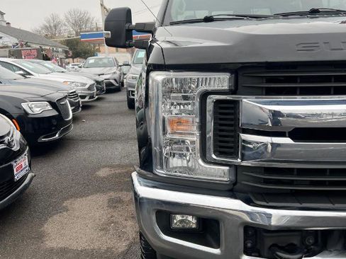 Used 2018 Ford F350 XLT image 2