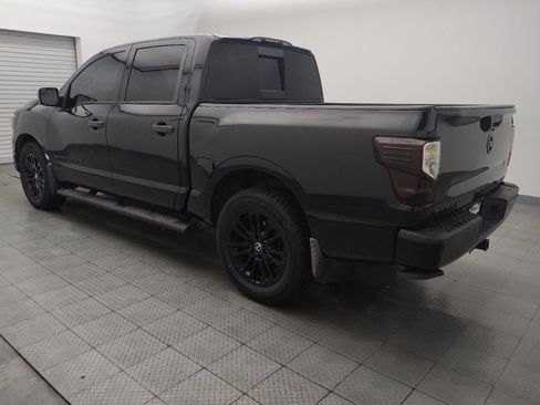 Used 2018 Nissan Titan SV w/ SV Convenience Package image 3