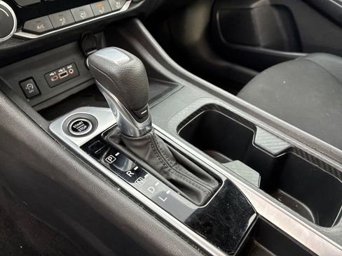 Used 2024 Nissan Sentra SV FWD image 15
