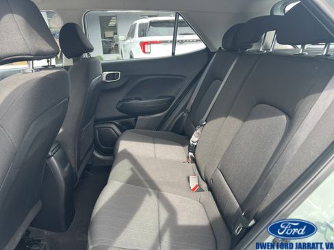 Used 2025 Hyundai Venue SE FWD image 14