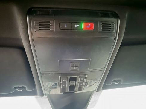 Used 2024 Volkswagen Tiguan SEL R-Line image 23