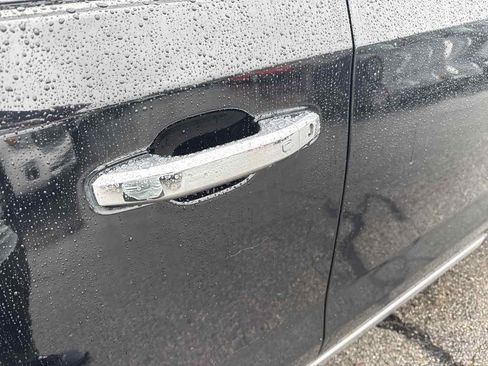 Used 2022 Chevrolet Silverado 1500 High Country w/ Technology Package image 12