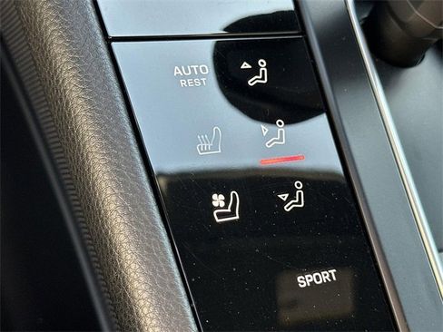 Used 2024 Porsche Macan image 38