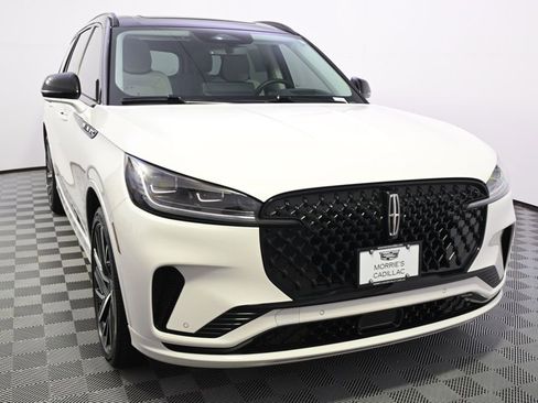 Used 2025 Lincoln Aviator Reserve w/ Equipment Group 201A AWD/4WD image 9