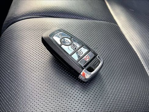 Used 2025 Lincoln Navigator Reserve AWD/4WD image 37