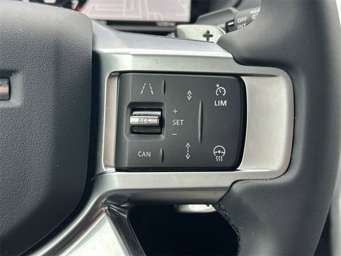 Used 2025 Land Rover Discovery S image 45