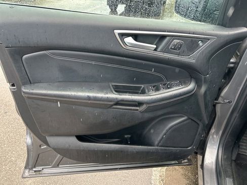 Used 2022 Ford Edge Titanium image 11