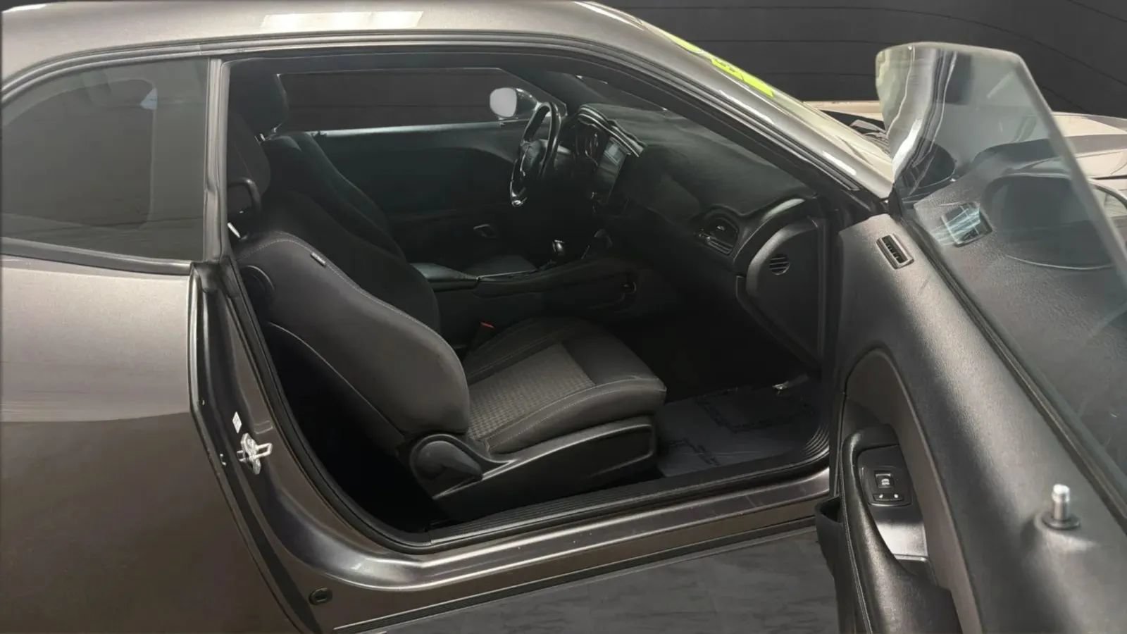 Used 2016 Dodge Challenger SXT RWD image 21